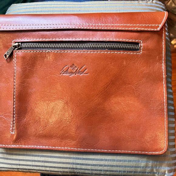 Patricia Nash envelope clutch/ I pad case - Picture 3 of 4